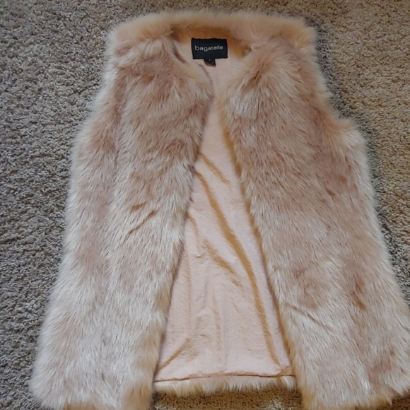Faux fur vest - Picture 1 of 2
